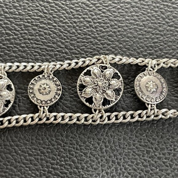 Floral Chain Chocker With Rhinestones - Picture 2 of 7